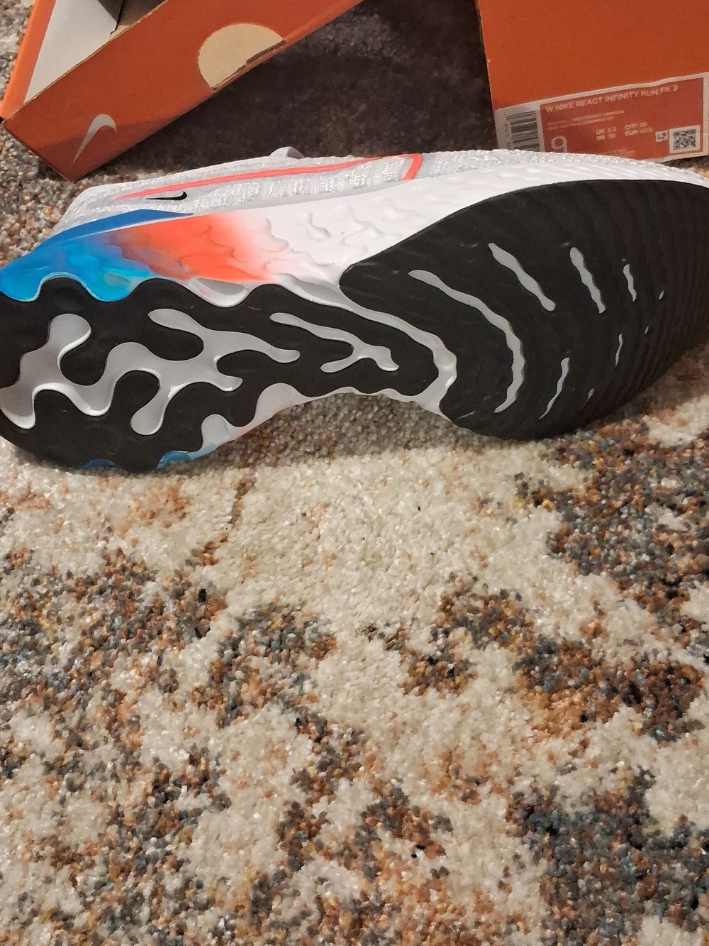 Nike Light Gray Running Shoes with Coral & Blue Accents/Nike REACT INFINITY RUN⭐ - Picture 6 of 8